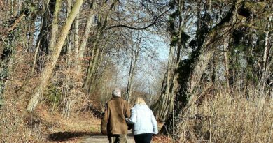 Šta znači voleti nekoga starijeg: izazovi, prednosti i realna očekivanja